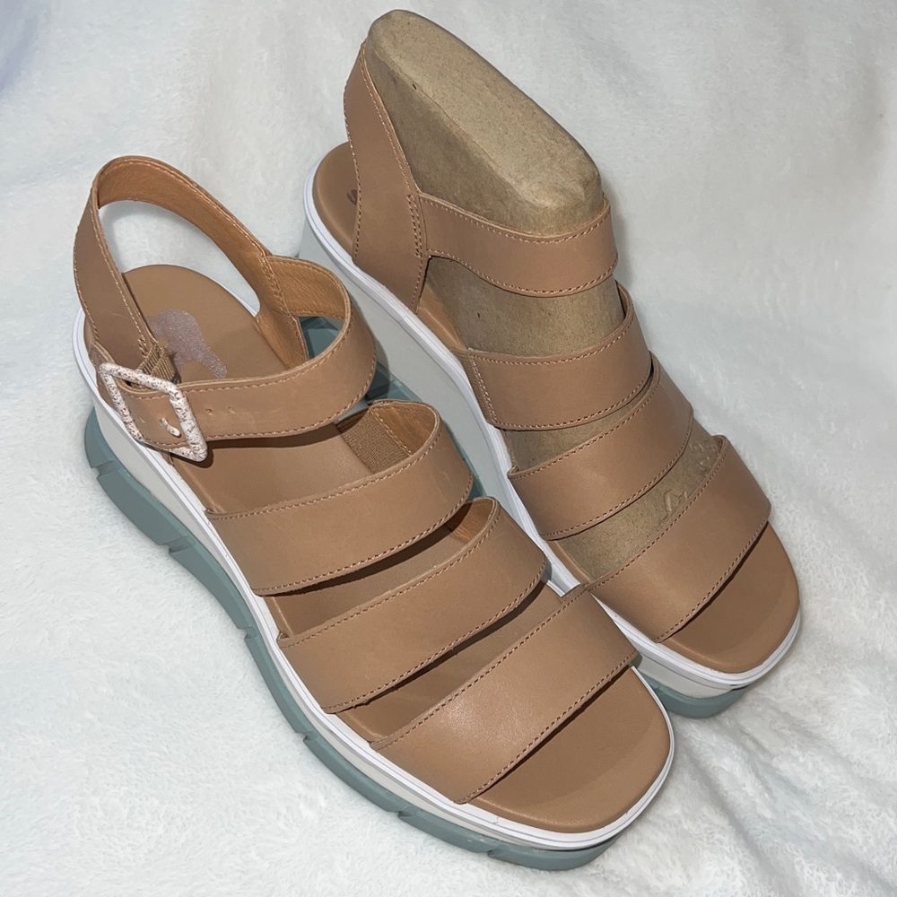 Sorel Tan and White Platform Sandals 9.5 sizes - Picture 4 of 8